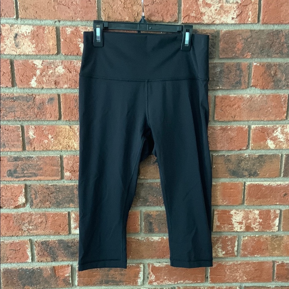 Lululemon Black Wunder Under High-Waisted Athletic Capri Leggings - Picture 4 of 10